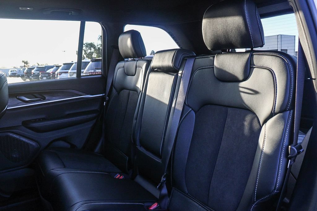 New 2026 Jeep Grand Cherokee Altitude AWD/4WD image 19