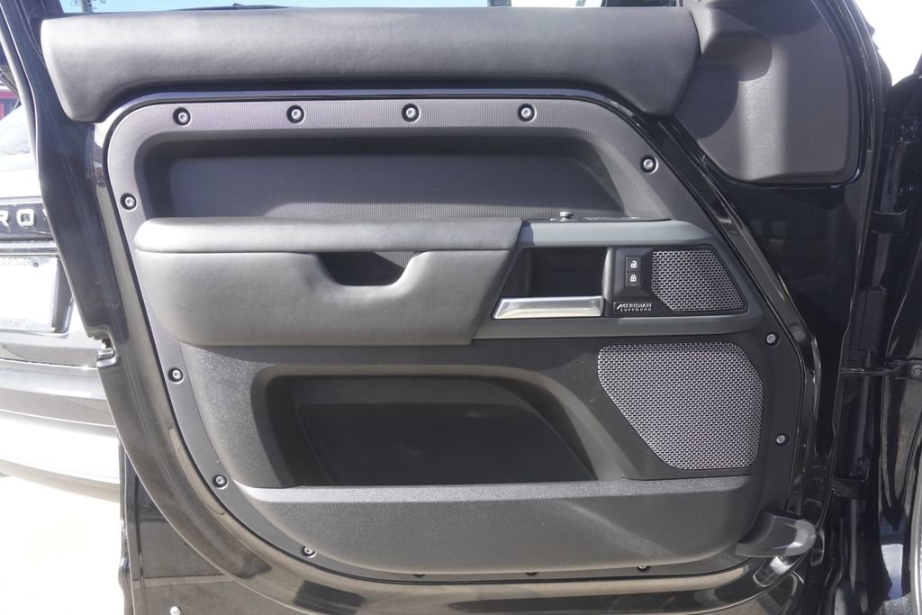 Used 2020 Land Rover Defender 110 X image 17