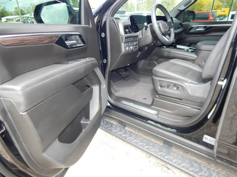Used 2026 Chevrolet Suburban Z71 w/ Comfort Package AWD/4WD image 24