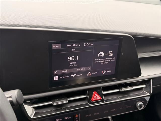 Used 2025 Kia Niro LX image 18