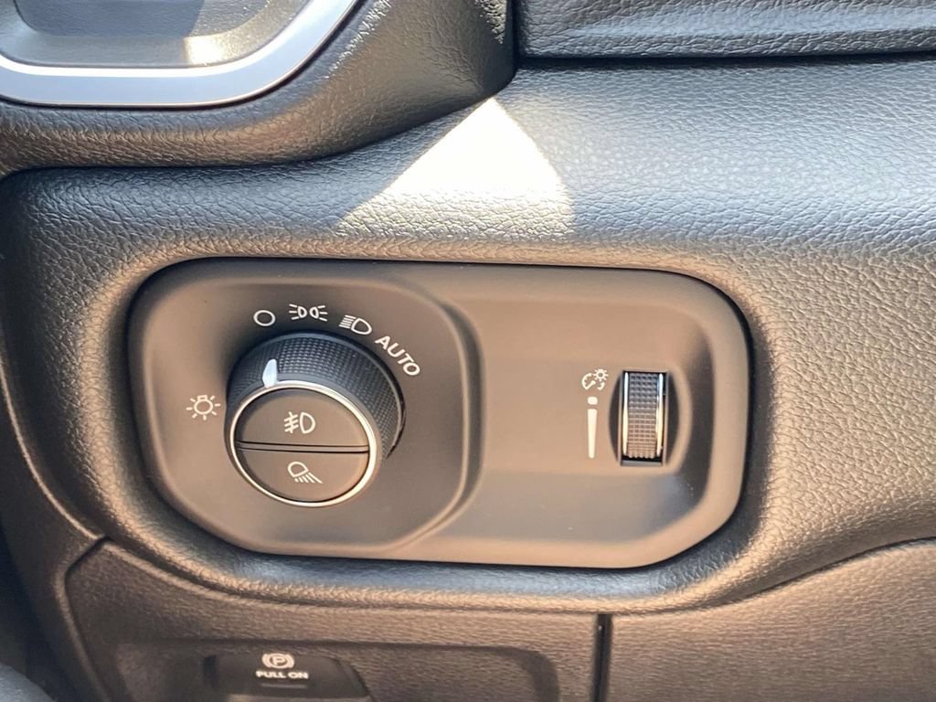 New 2026 RAM 1500 Express AWD/4WD image 30