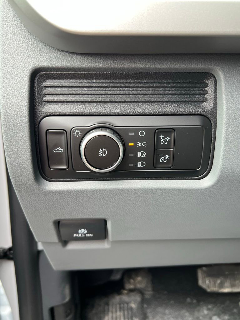 New 2026 Ford F550 4x4 Crew Cab image 25
