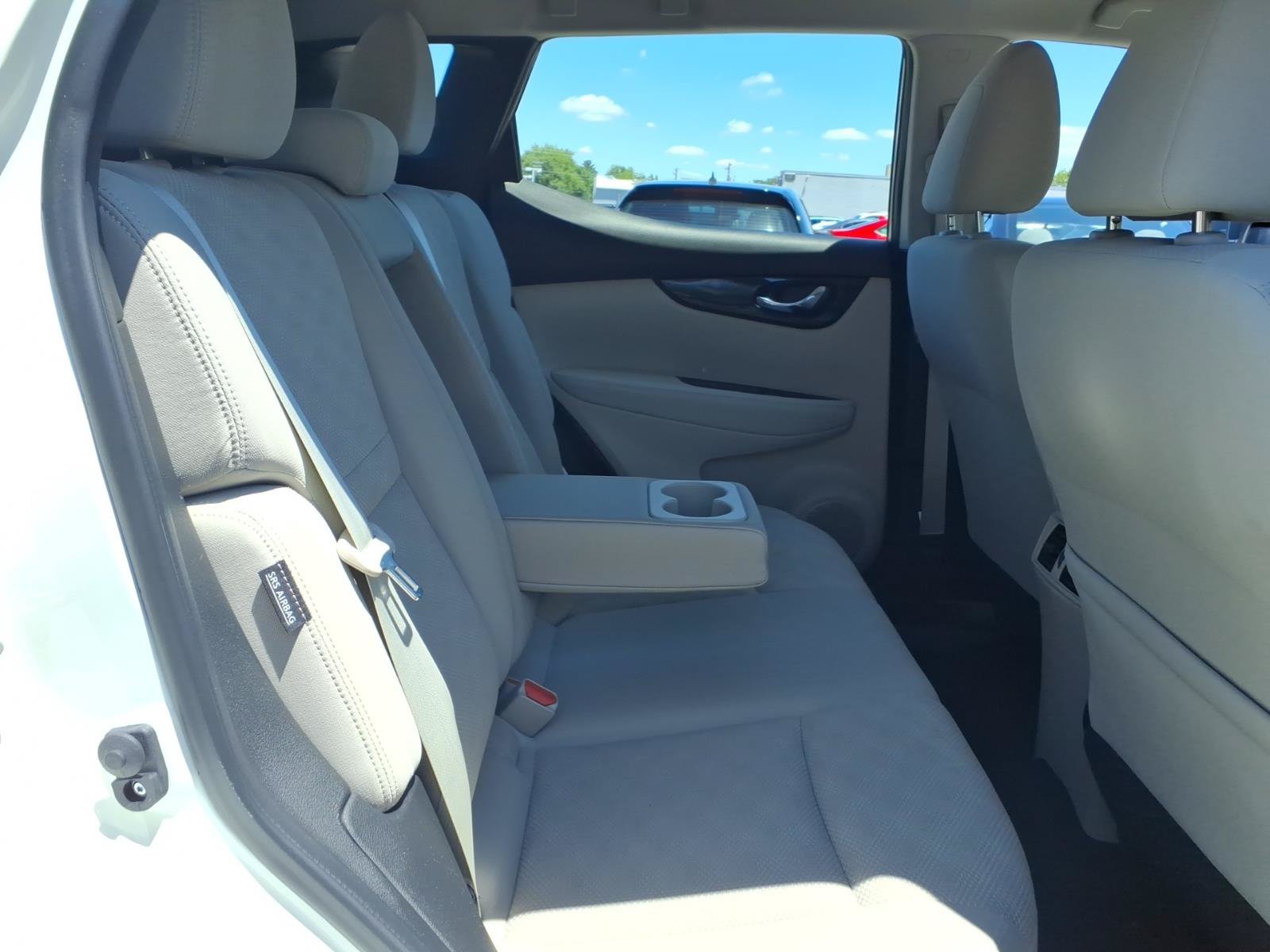 Used 2020 Nissan Rogue Sport SV w/ All-Weather Package AWD/4WD image 12