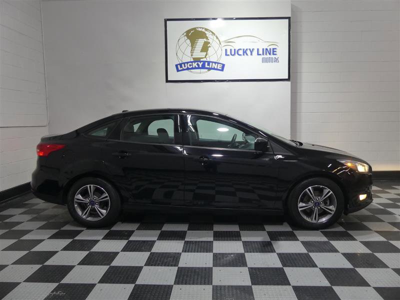Used 2018 Ford Focus SE w/ SE Appearance Package image 6