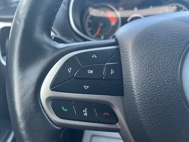 Used 2019 Jeep Cherokee Overland w/ Technology Group AWD/4WD image 15