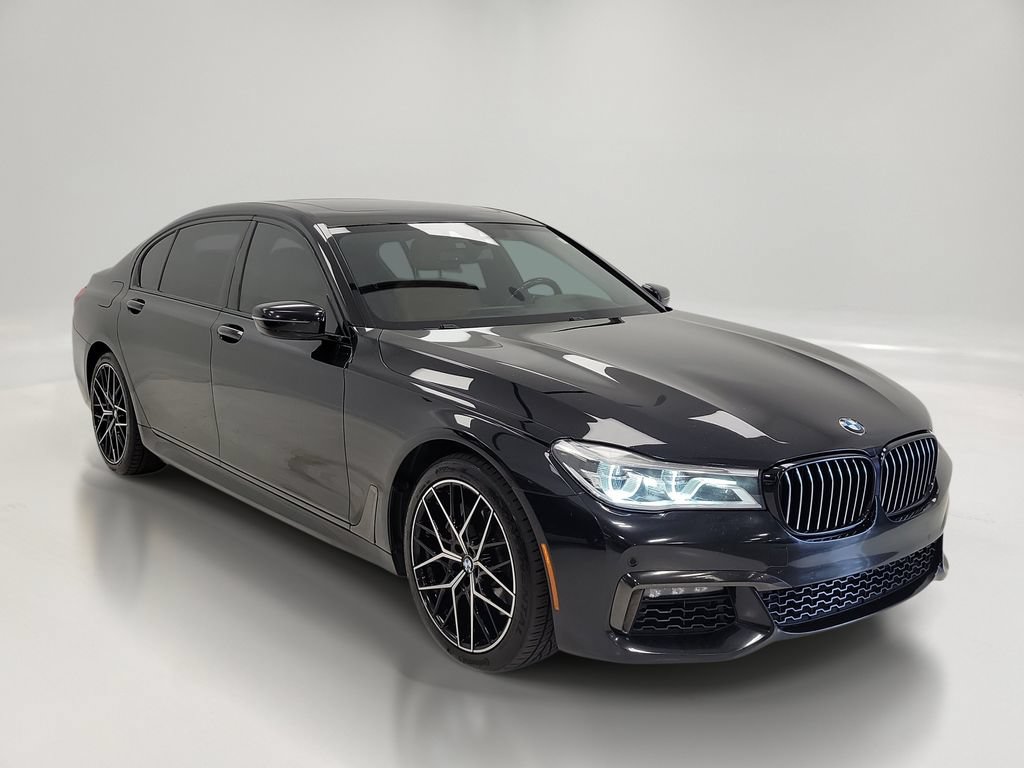 Used 2019 BMW 750i xDrive w/ M Sport Package AWD/4WD image 3