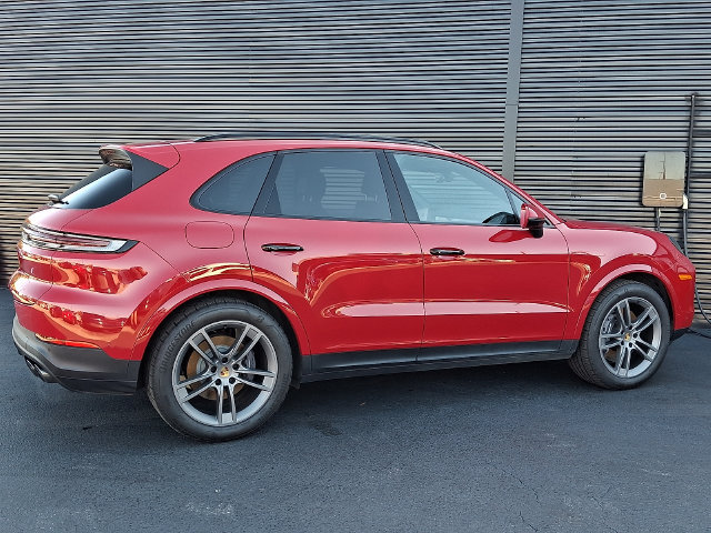 Certified 2024 Porsche Cayenne AWD/4WD image 8