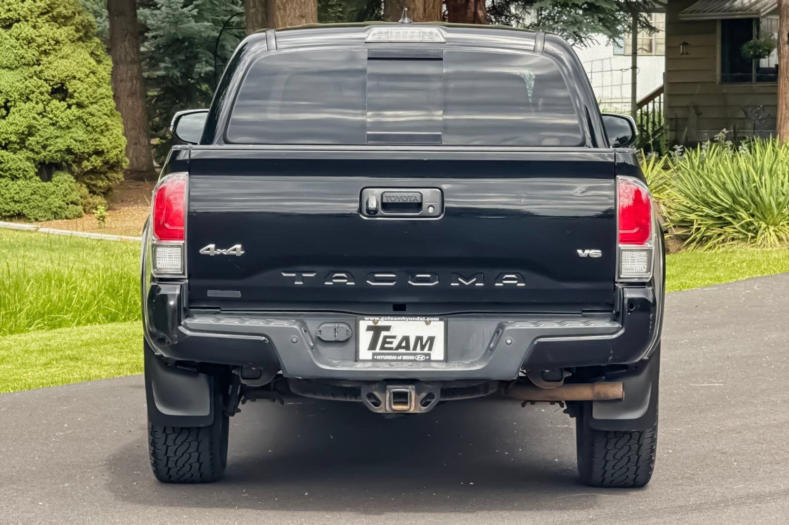 Used 2017 Toyota Tacoma Limited AWD/4WD image 5