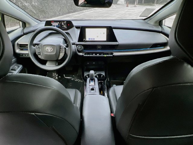 Used 2025 Toyota Prius XLE FWD image 28