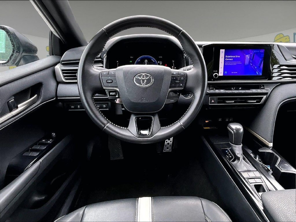 Used 2025 Toyota Camry SE FWD image 17