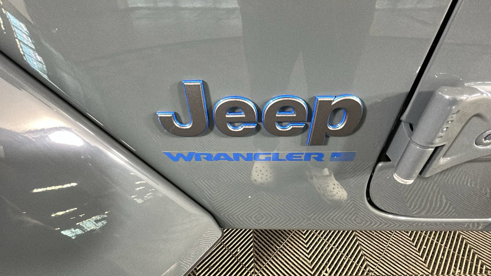 Used 2024 Jeep Wrangler Unlimited w/ Convenience Group AWD/4WD image 11