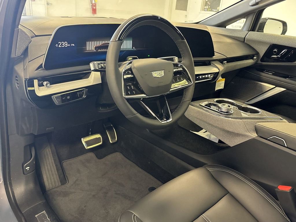 New 2025 Cadillac Optiq Luxury 1 w/ LPO, ONYX Package image 14