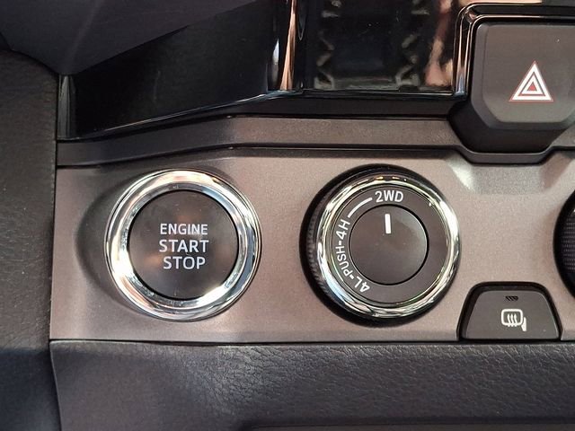 Used 2018 Toyota Tacoma TRD Sport AWD/4WD image 19