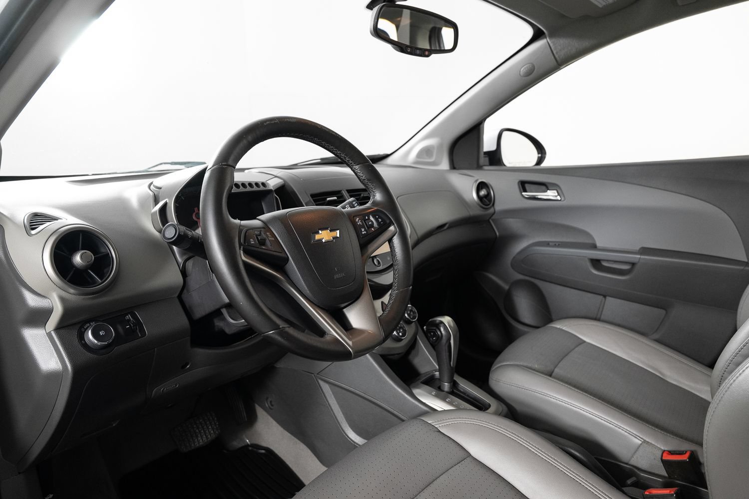 Used 2015 Chevrolet Sonic LTZ FWD image 13