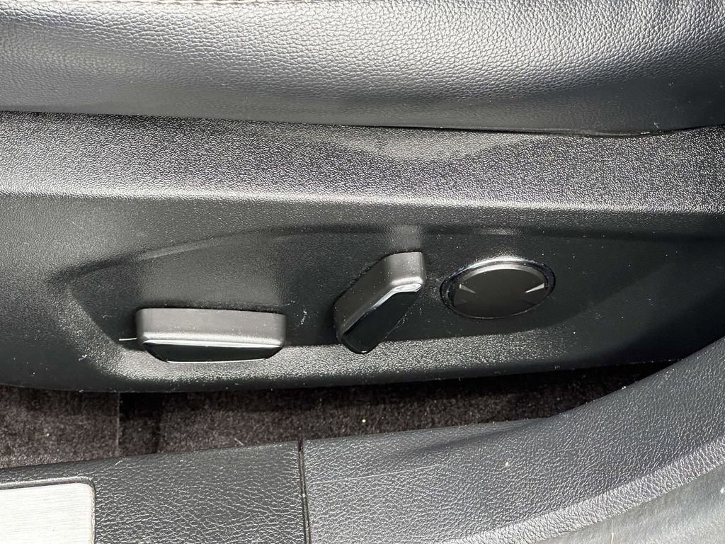 Used 2020 Ford Fusion Titanium FWD image 17