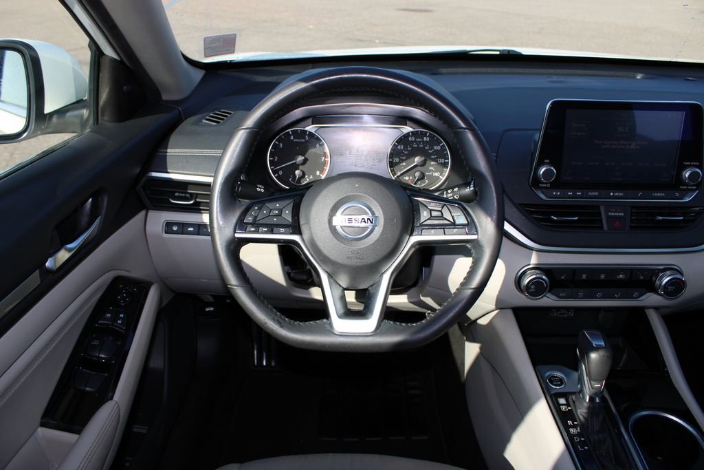 Used 2022 Nissan Altima 2.5 SV w/ SV Premium Package image 9