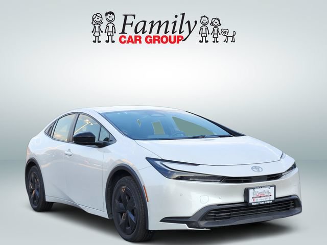 Used 2025 Toyota Prius LE FWD image 2
