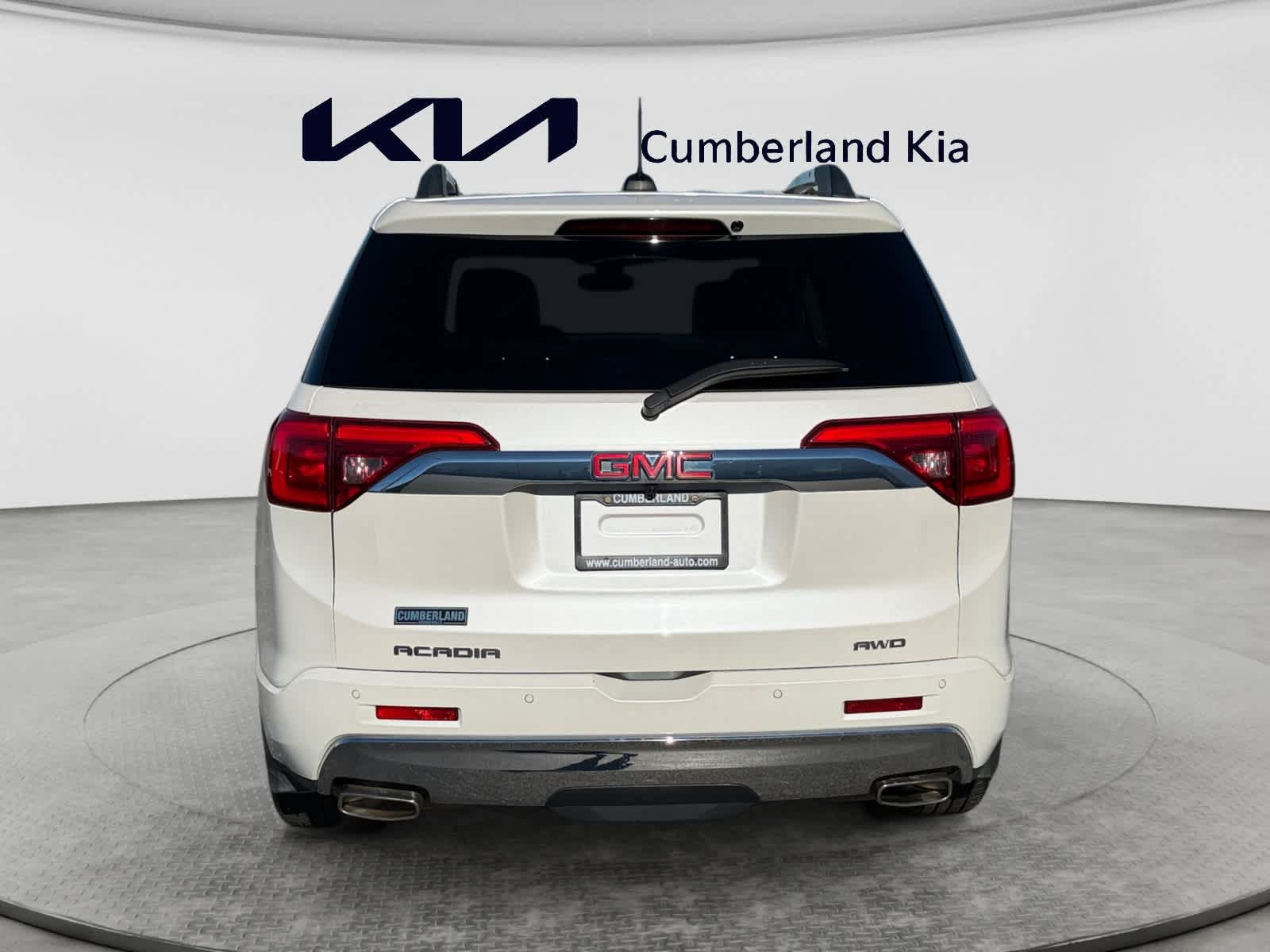 Used 2018 GMC Acadia Denali w/ Technology Package AWD/4WD image 4