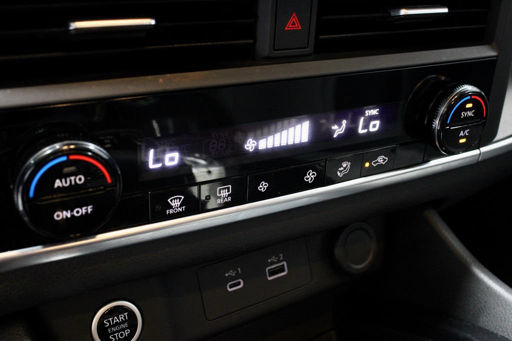 Used 2023 Nissan Rogue SV AWD/4WD image 30