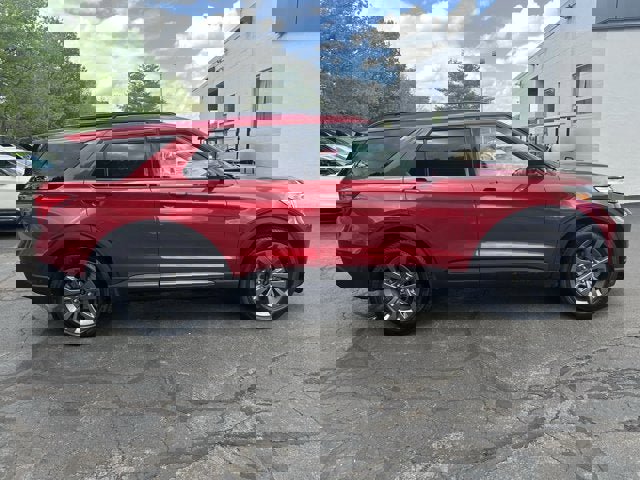 Used 2022 Ford Explorer XLT w/ Equipment Group 202A image 4