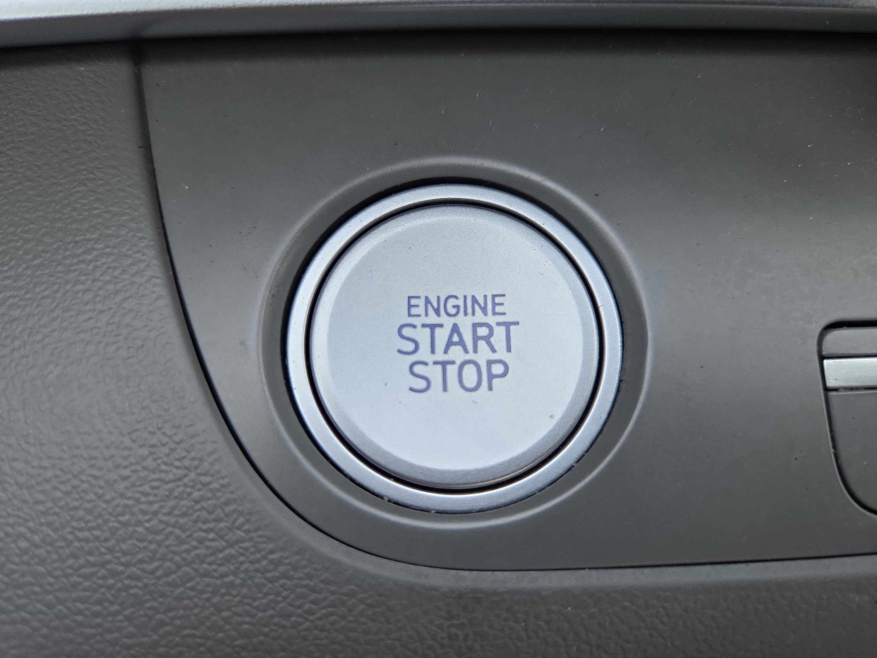 Used 2025 Hyundai Elantra SEL image 25