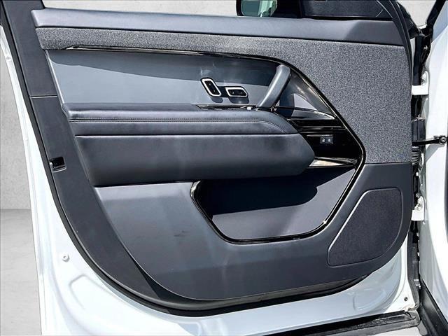 Used 2025 Land Rover Range Rover Sport Dynamic SE AWD/4WD image 18