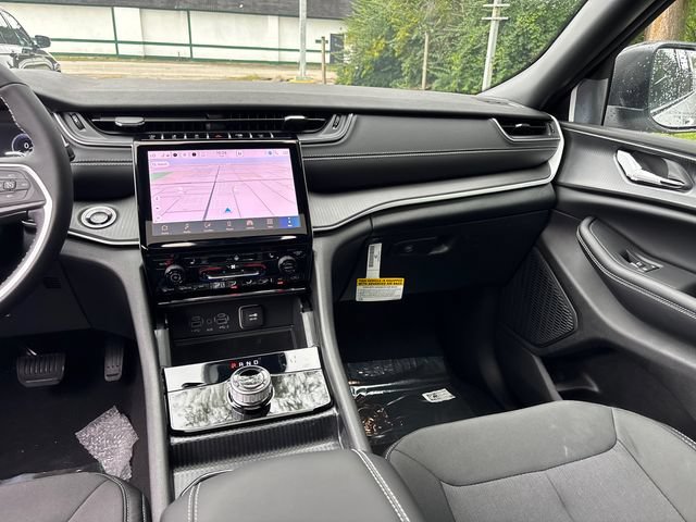 New 2027 Jeep Grand Cherokee Laredo X AWD/4WD image 13