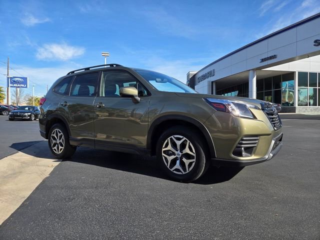 Used 2023 Subaru Forester Premium image 2