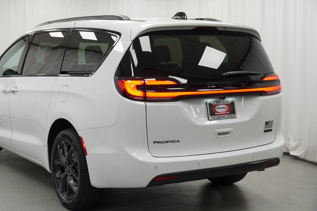 New 2027 Chrysler Pacifica Select AWD/4WD image 13