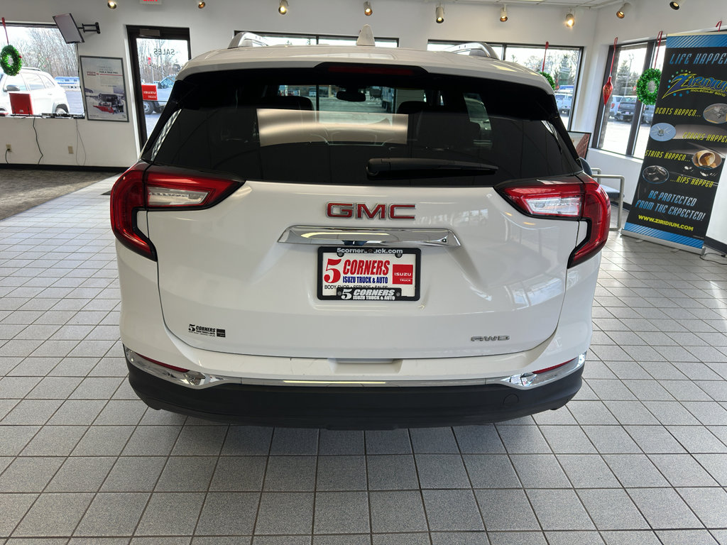 Used 2024 GMC Terrain SLT image 9