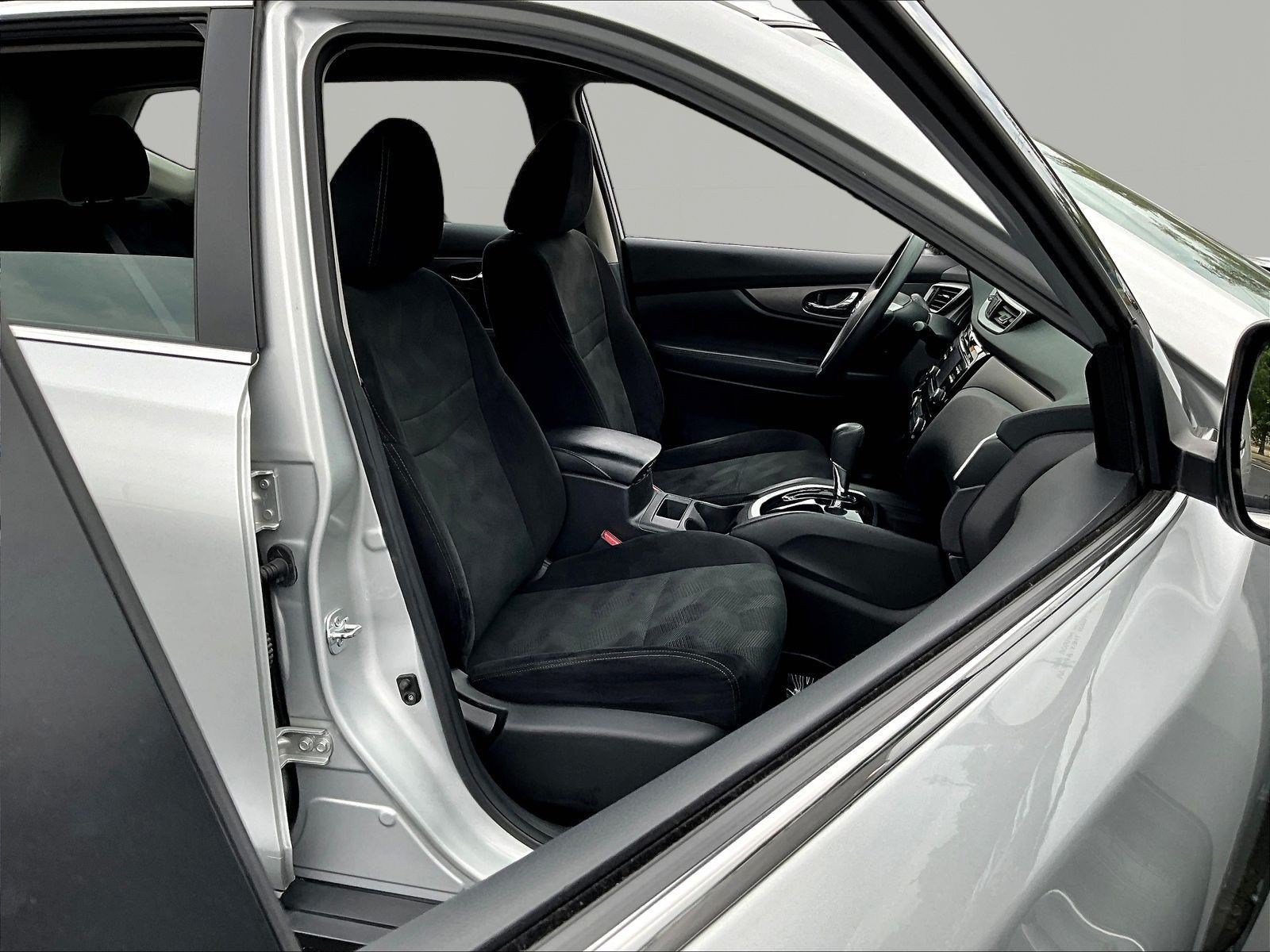 Used 2016 Nissan Rogue S AWD/4WD image 25