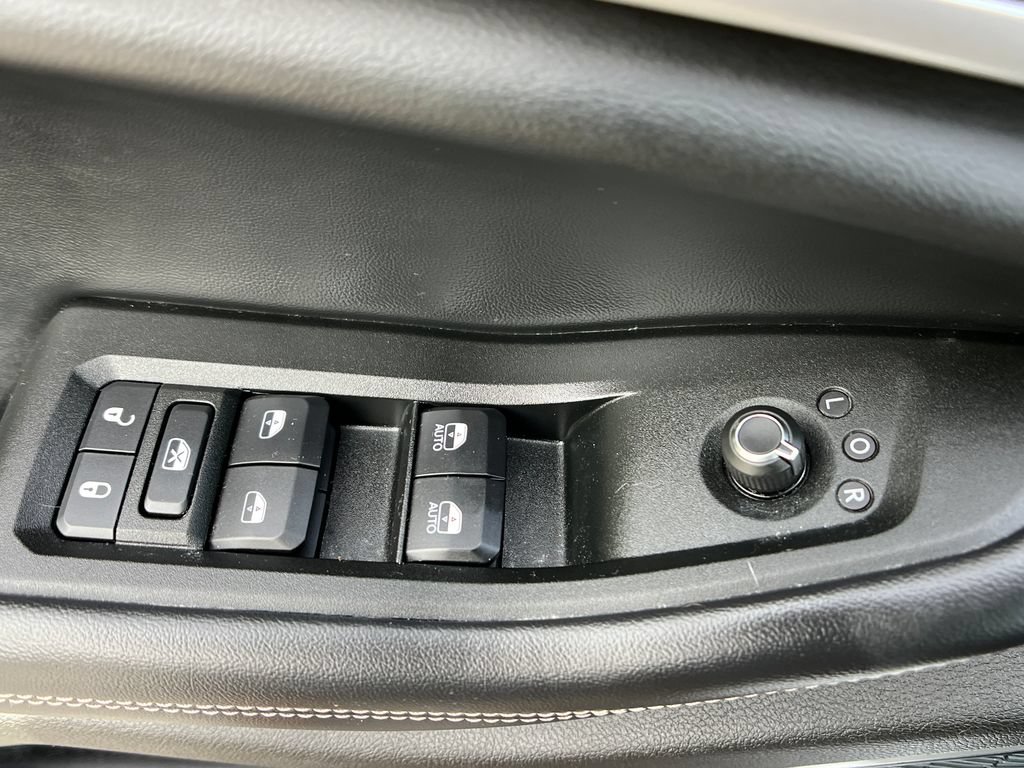 Used 2021 Jeep Grand Cherokee L Limited AWD/4WD image 12