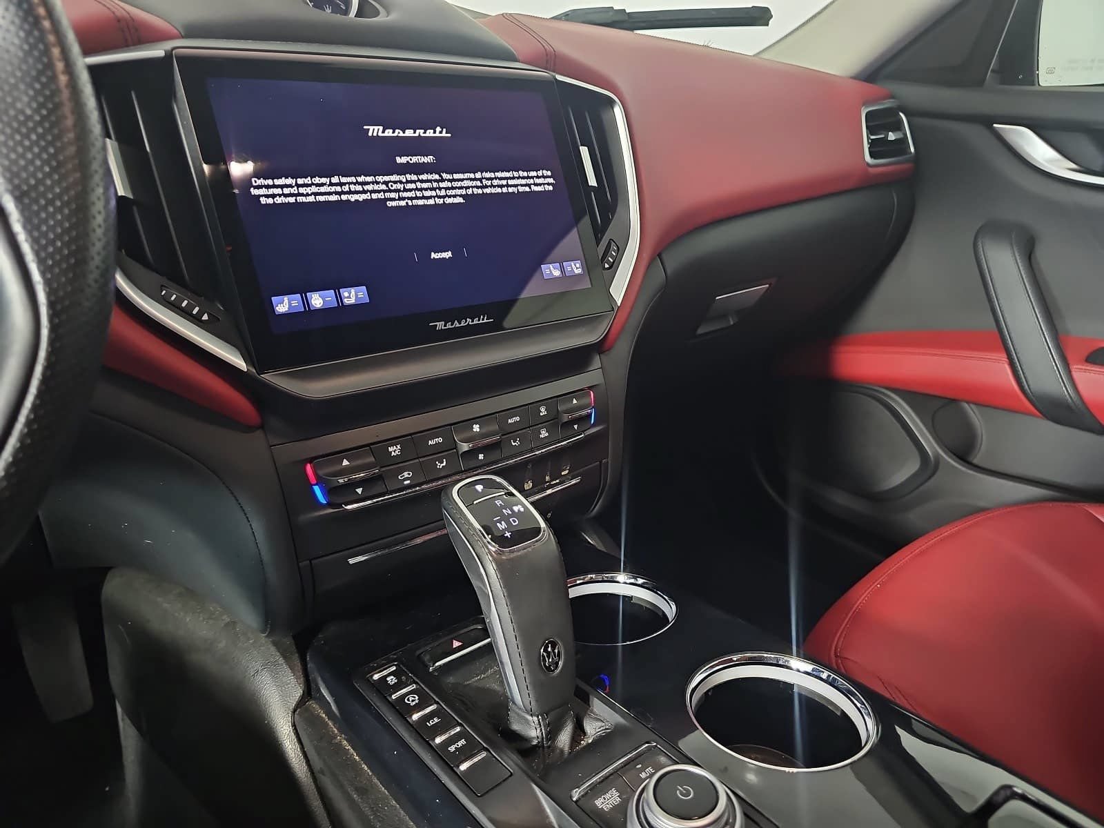 Used 2022 Maserati Ghibli Modena RWD image 16