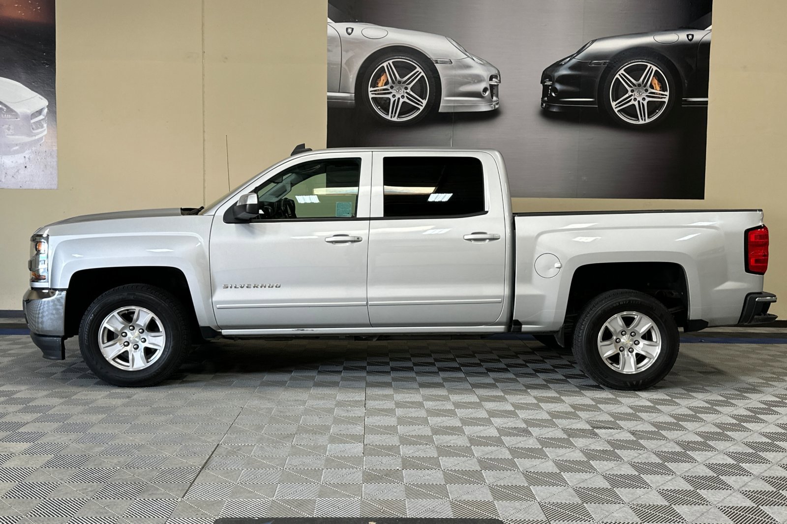 Used 2017 Chevrolet Silverado 1500 LT w/ All Star Edition RWD image 7