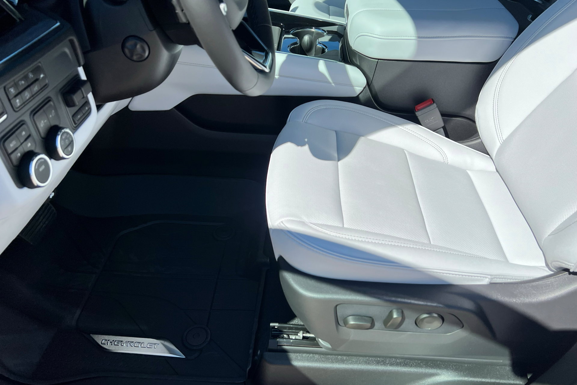 New 2026 Chevrolet Suburban Premier image 18