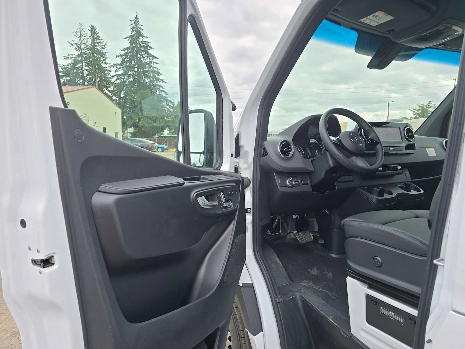 Used 2026 Mercedes-Benz Sprinter 2500 image 19