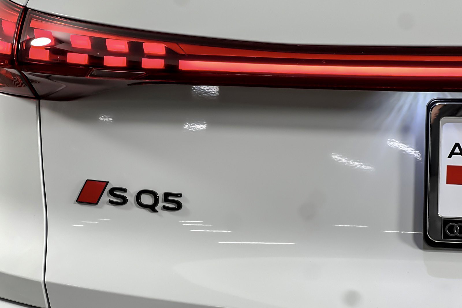 New 2025 Audi SQ5 Premium Plus image 26