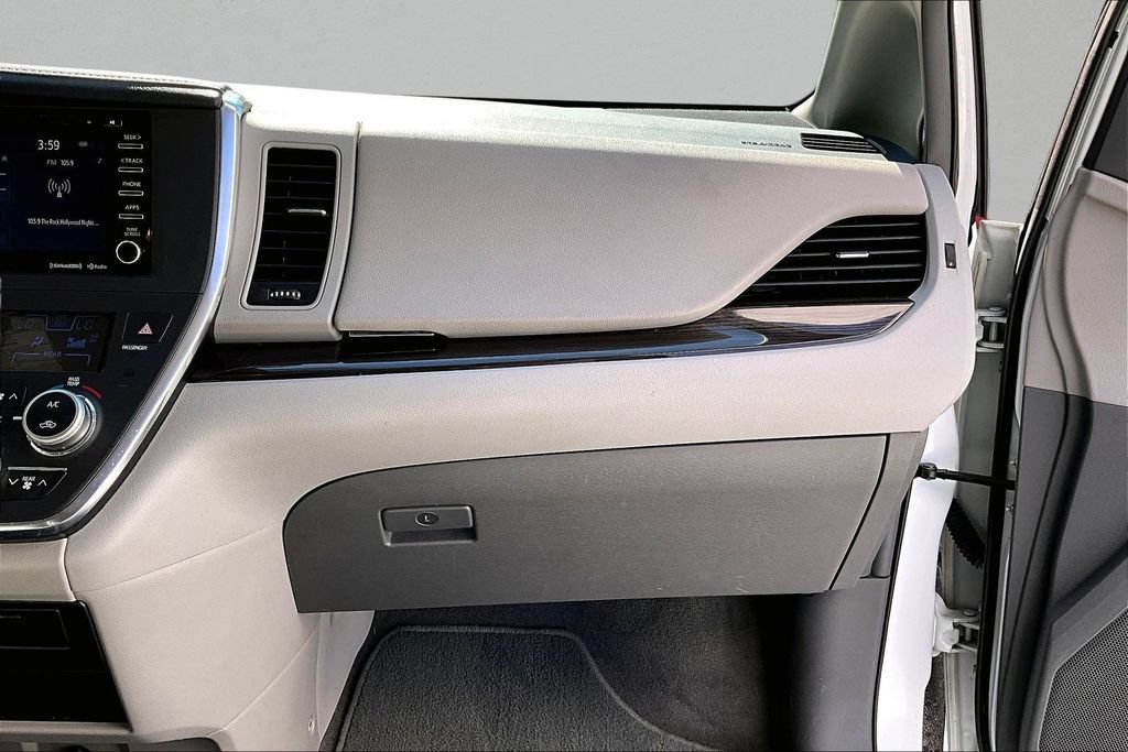 Used 2018 Toyota Sienna XLE AWD/4WD image 28