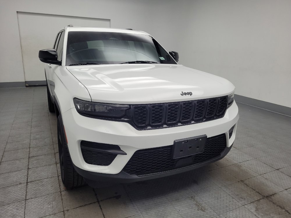 Used 2023 Jeep Grand Cherokee Altitude AWD/4WD image 14