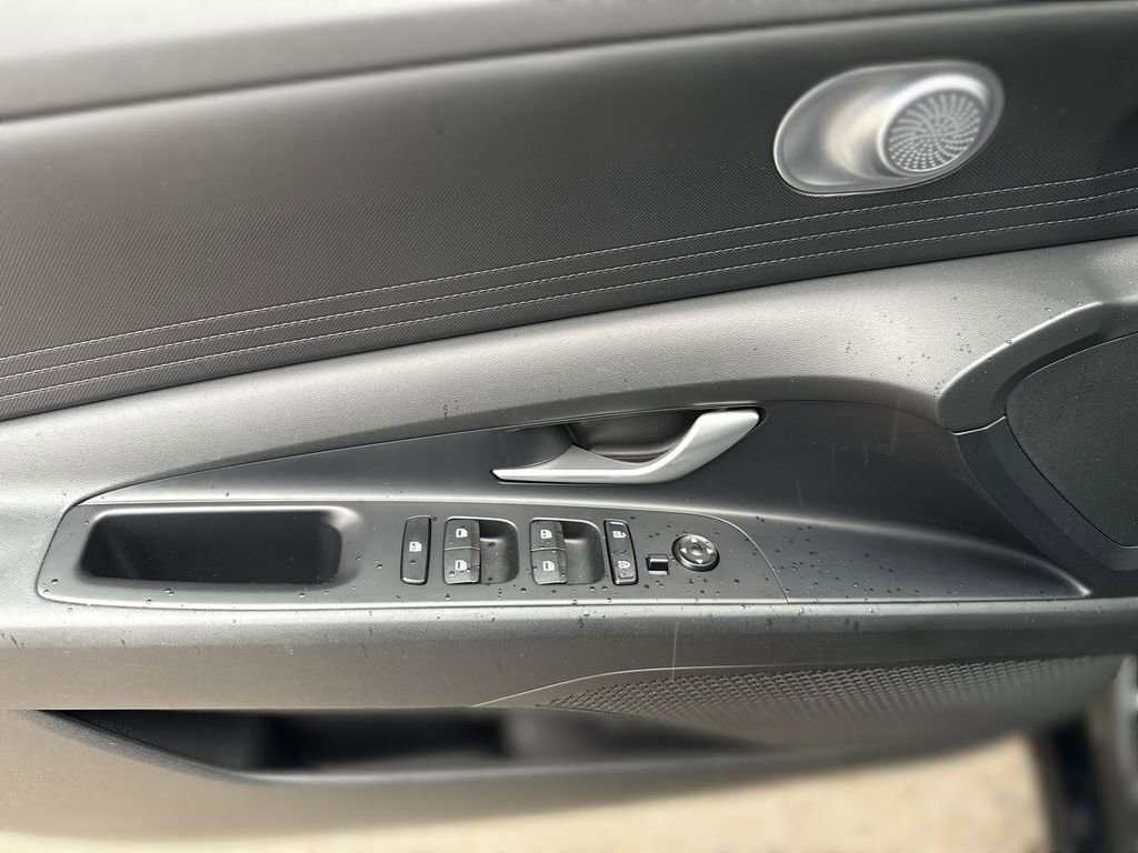 Used 2023 Hyundai Elantra Blue image 15