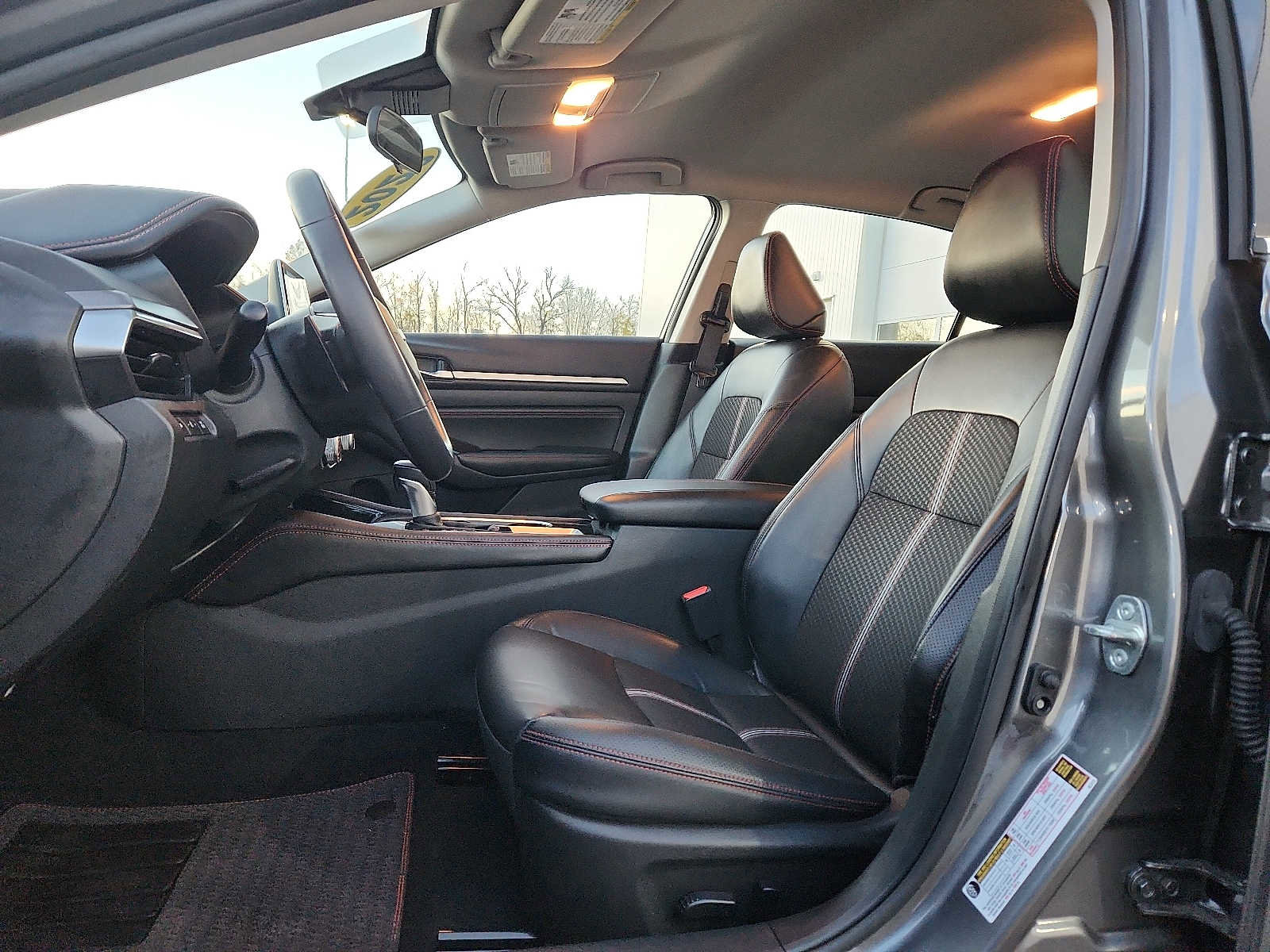 Used 2023 Nissan Altima 2.5 SR image 13