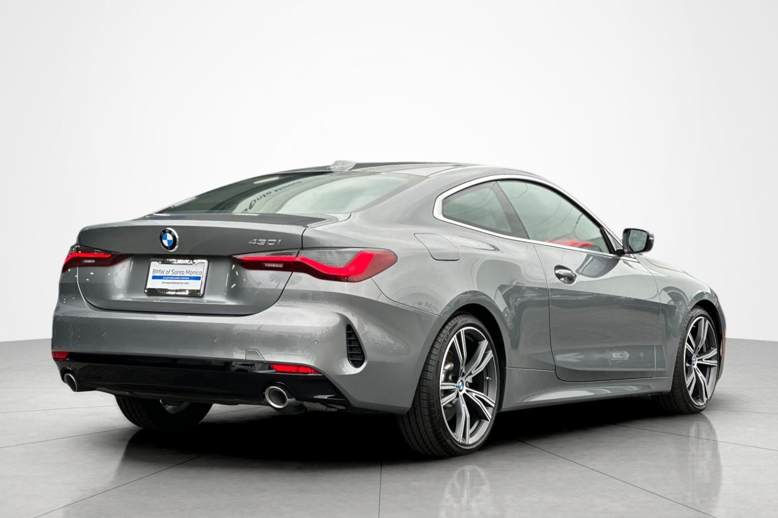 Used 2024 BMW 430i Coupe w/ Convenience Package RWD image 5