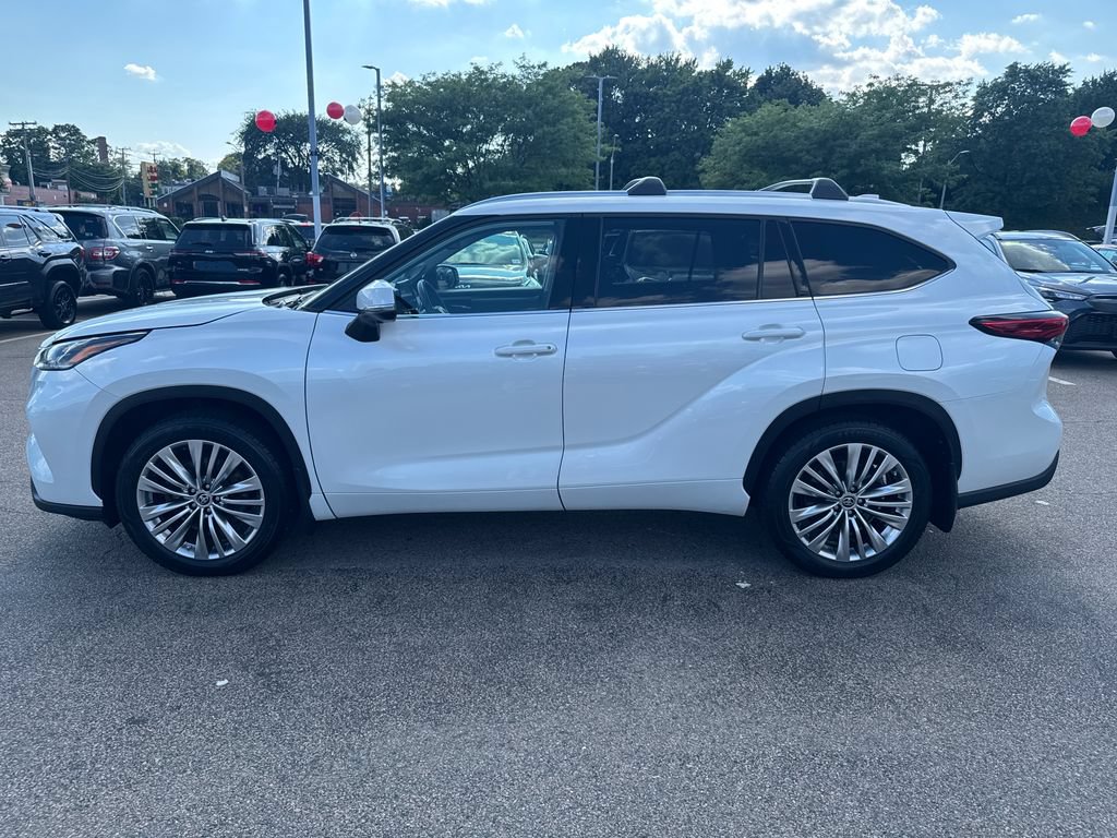 Used 2023 Toyota Highlander Platinum AWD/4WD image 4