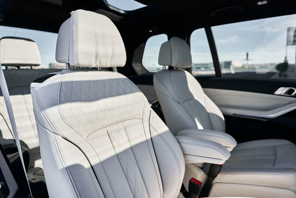 Used 2024 BMW X7 M60i w/ Executive Package AWD/4WD image 46