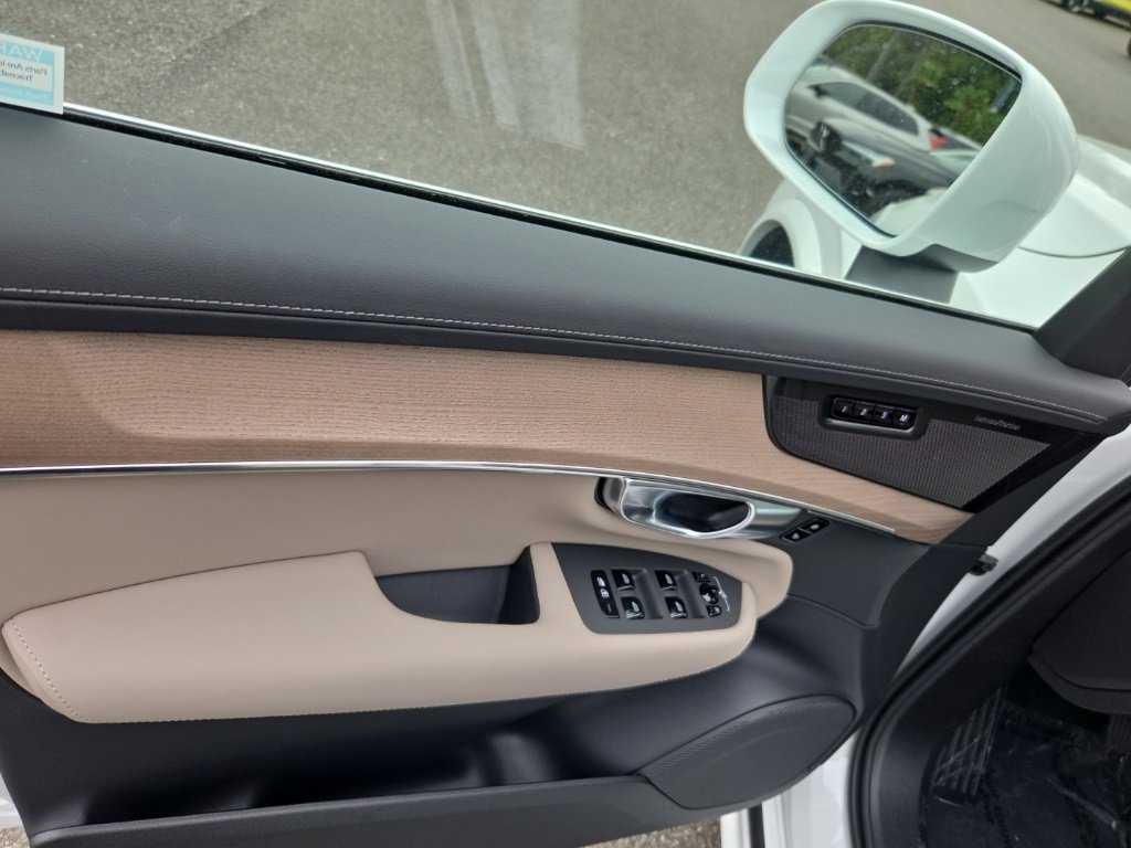 New 2026 Volvo XC90 B6 Ultra image 3