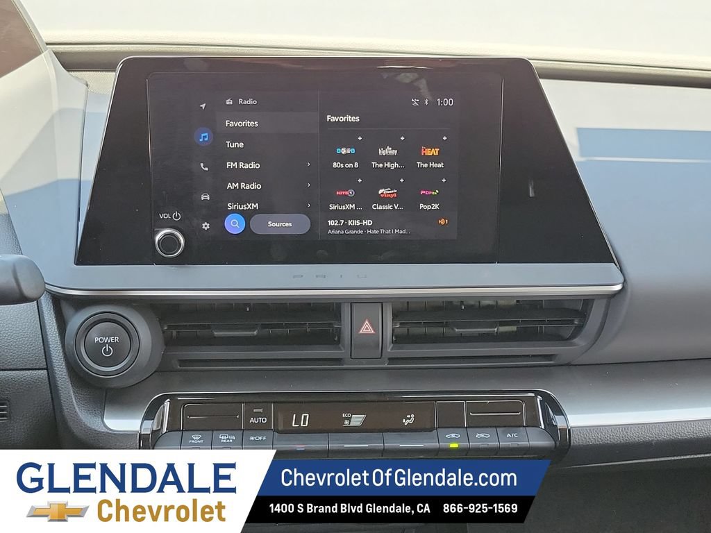 Used 2025 Toyota Prius LE AWD/4WD image 17