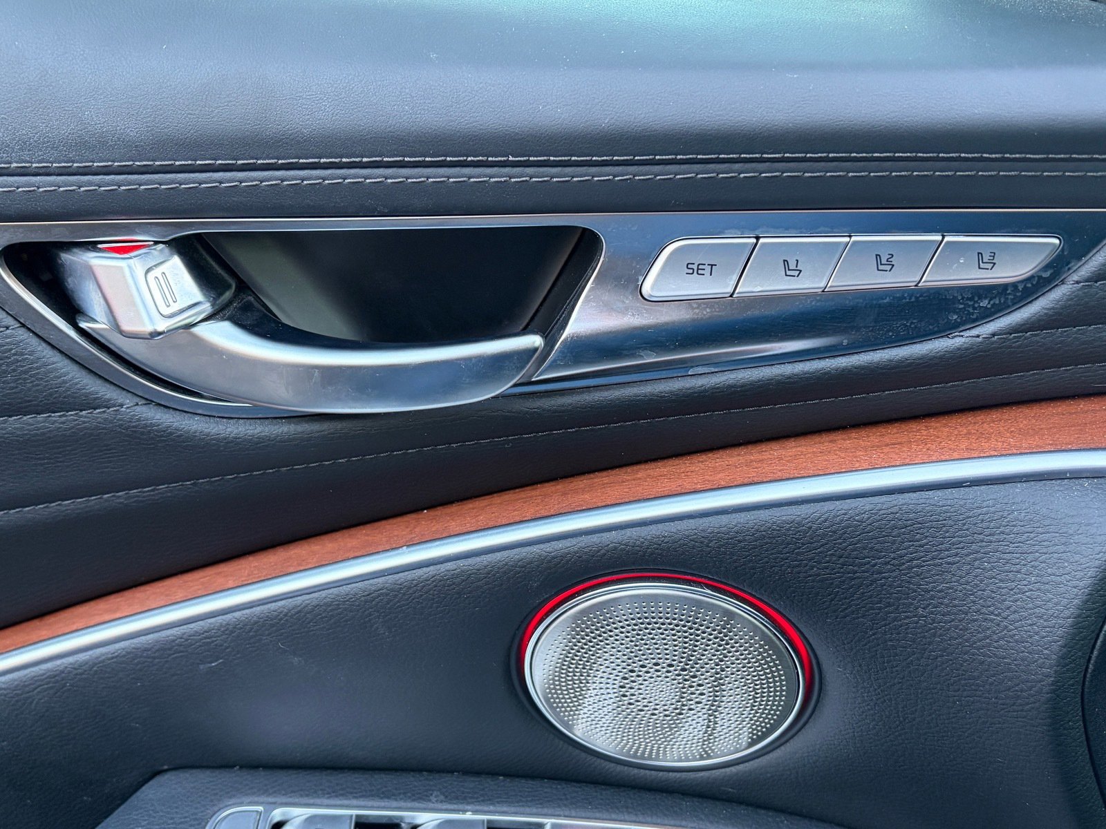 Certified 2020 Kia K900 Luxury image 9