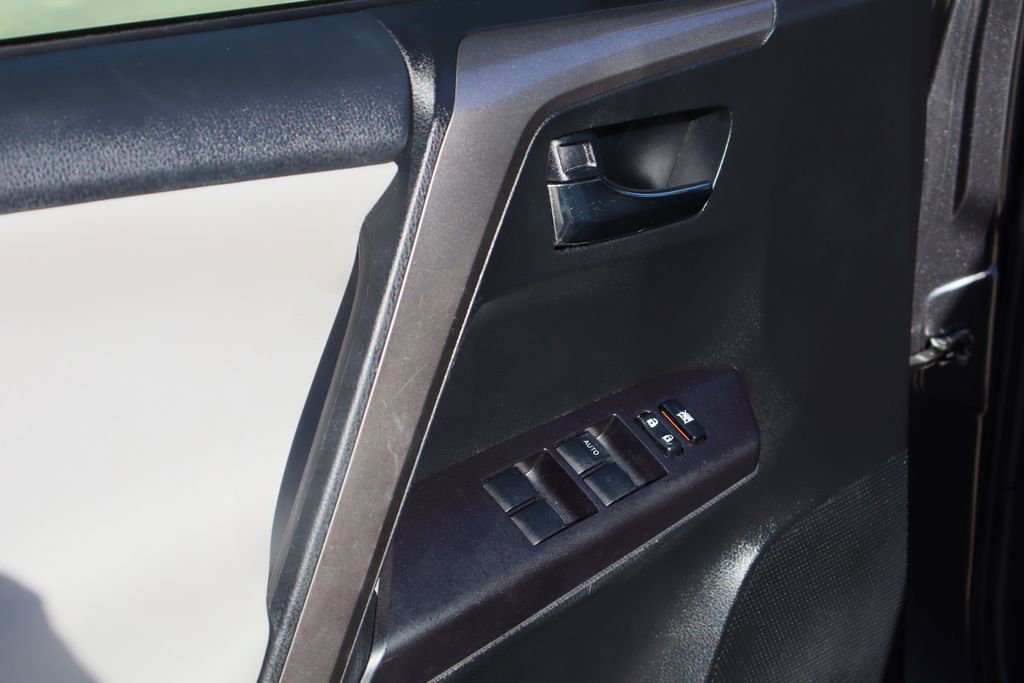 Used 2017 Toyota RAV4 XLE image 17