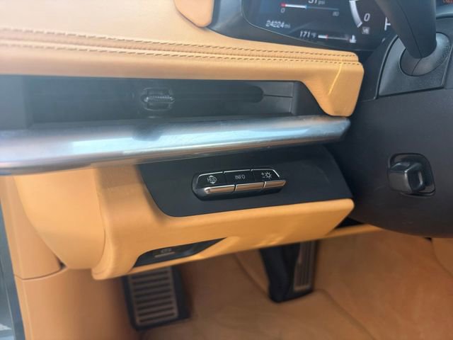 Used 2022 Chevrolet Corvette Stingray Premium Conv w/ Z51 Performance Package RWD image 5