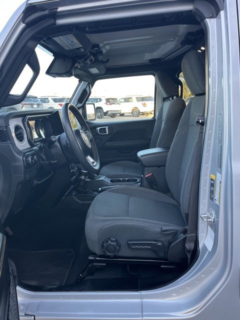 Used 2024 Jeep Wrangler Sahara image 25